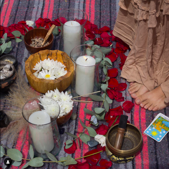 Yellow Tree offers acupuncture , massage, psychotherapy, moxibustion, reiki and tarot reading in San Miguel de Allende, Mexico.