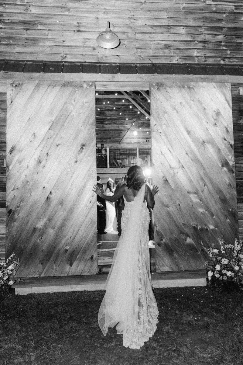 bo_shim_new_york_fine_art_luxury_wedding_editorial_photographer_wedding_hayfield_upstate-59