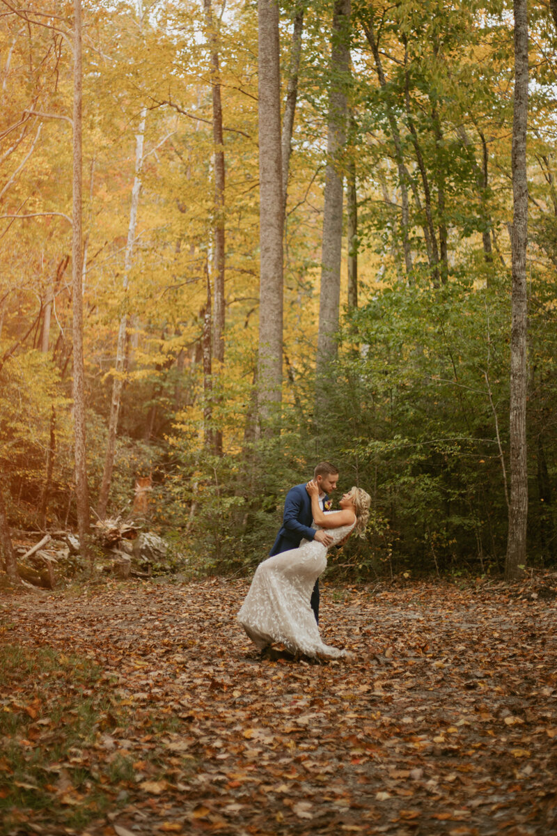 Tennessee elopement photo during the fall