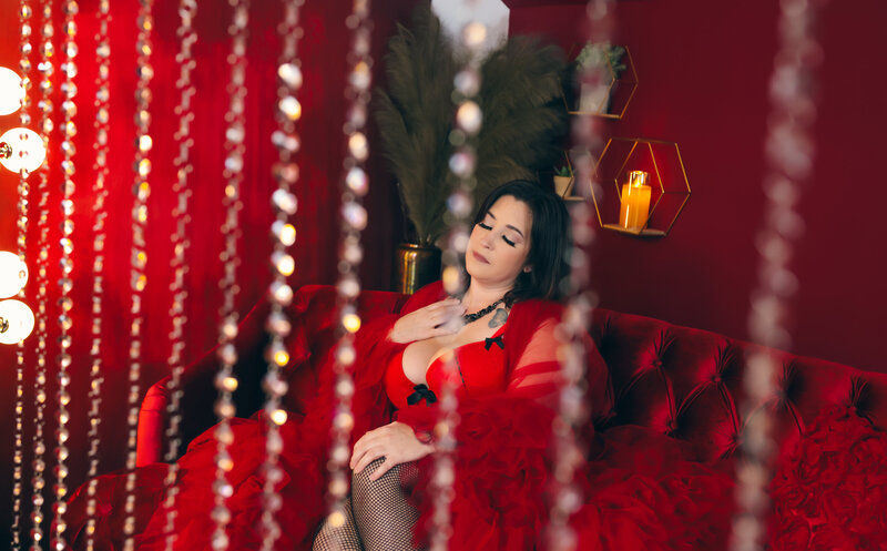 savannah-boudoir-red-room-crystals-portrait-04