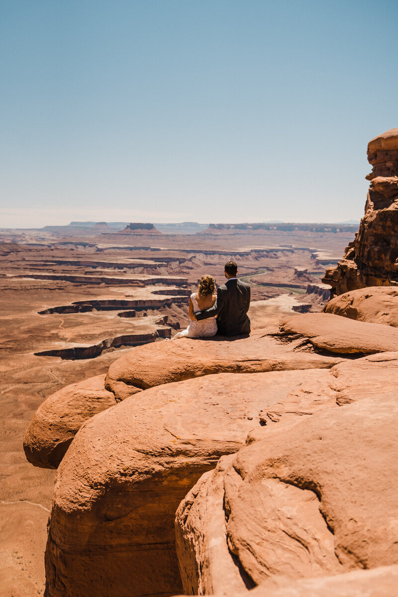 jessica-will-moab-adventure-elopement-arches-national-park-canyonlands-national-park-by-sydney-and-ryan-4