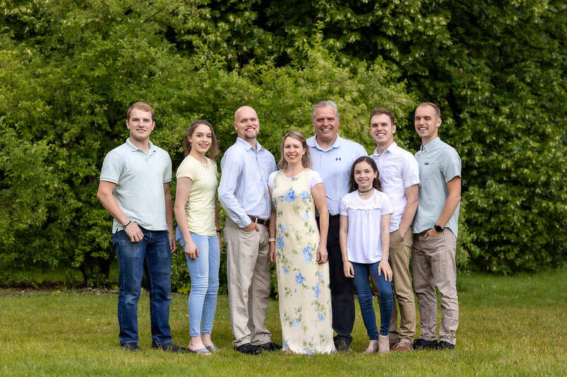 Spokane family photographer with photos at Finch Arboretum