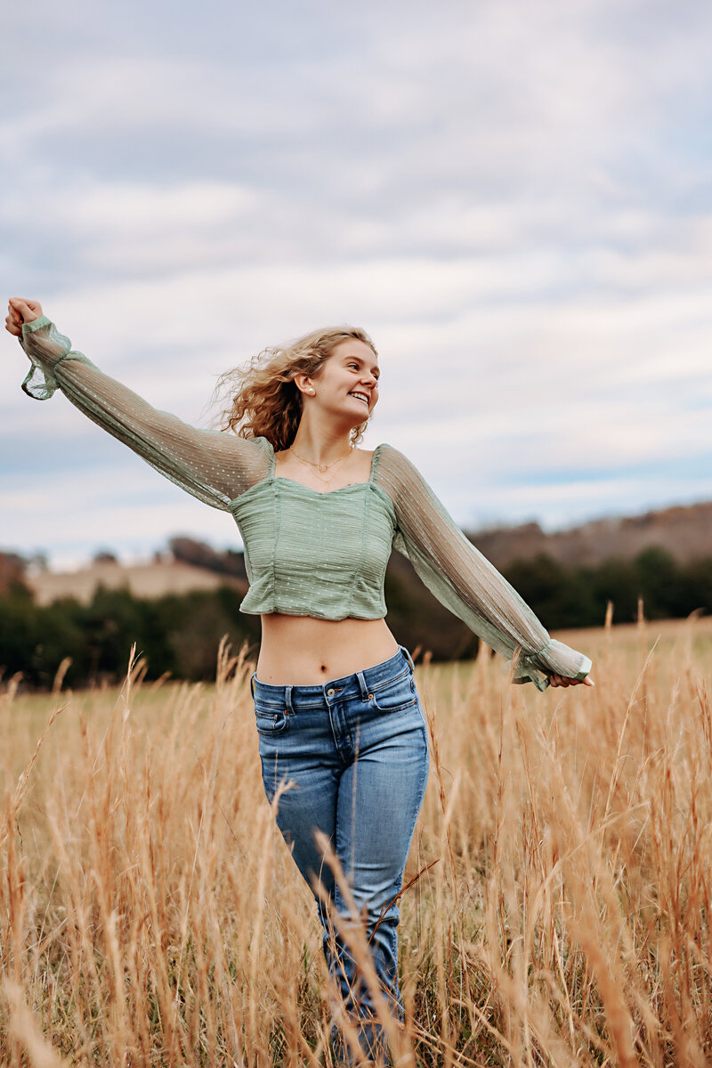 senior-portrait-photographer-girl-free-happy-central-va