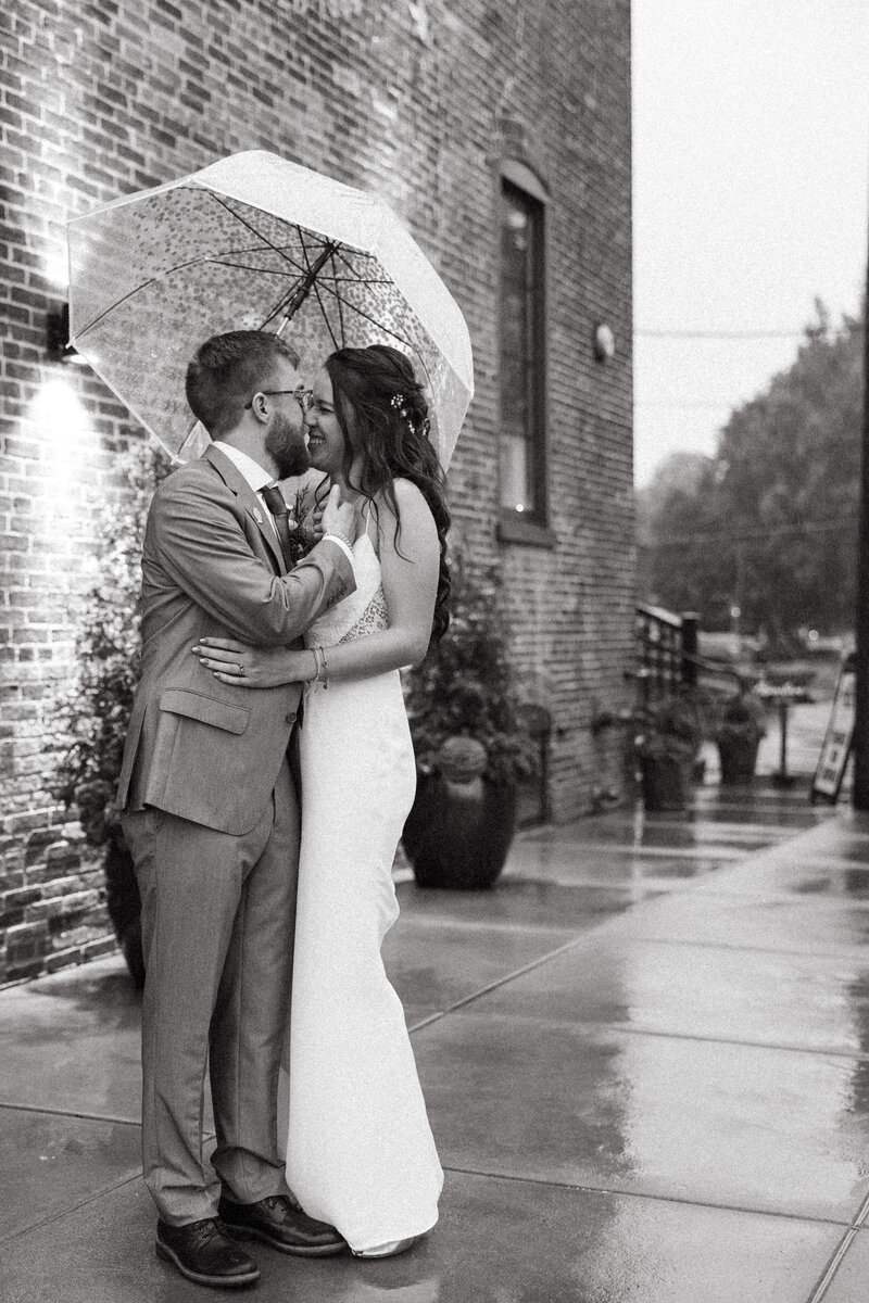 jennifer kahl's portfolio image of bride and groom laughing