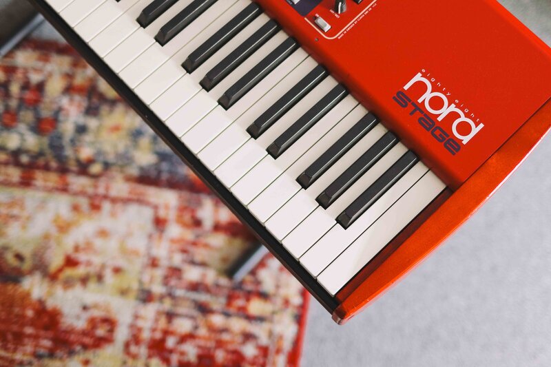 Earforce-Geluidsstudio-Amsterdam-Audio-Post-Voiceover-Geluidsproducties-muziek-podcast-webinar-studio-5-keyboard-piano