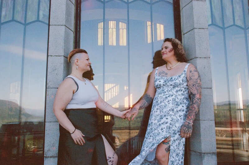 columbia river gorge vista house engagement photoshoot