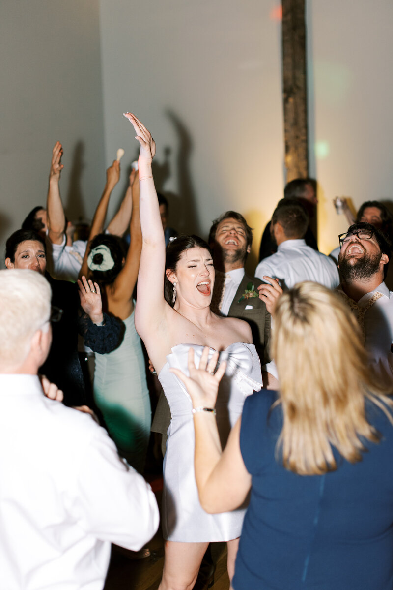 sarah-elizabeth-studio-ohio-wedding-photographer-the-landing-cummins-wedding-saturday-the-party-254