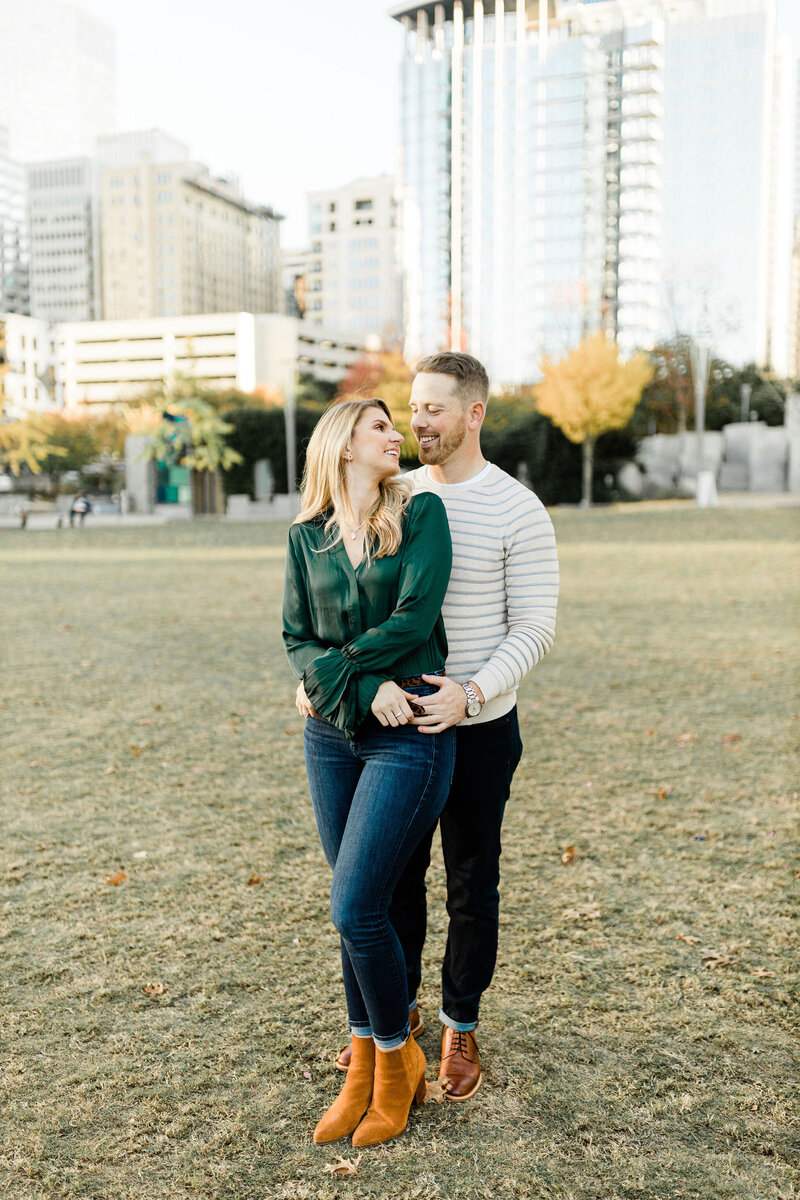 Engagement photos with this kind of cityscape are stunning!