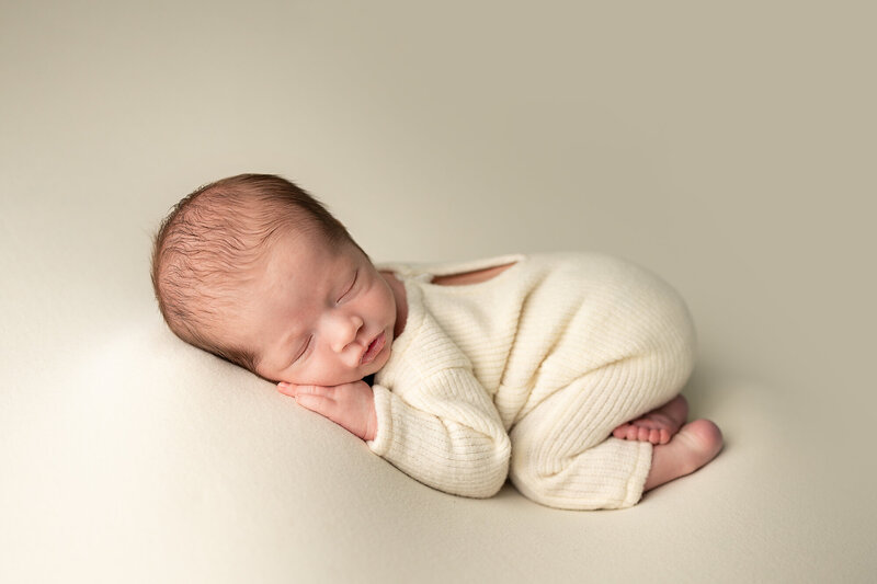 best-affordable-newborn-baby-photographer-near-me-columbus-dayton-ohio-hilliard-upper-arlington-grove-city-dublin-powell-westerville-gahanna-marysville-amanda-estep-photography