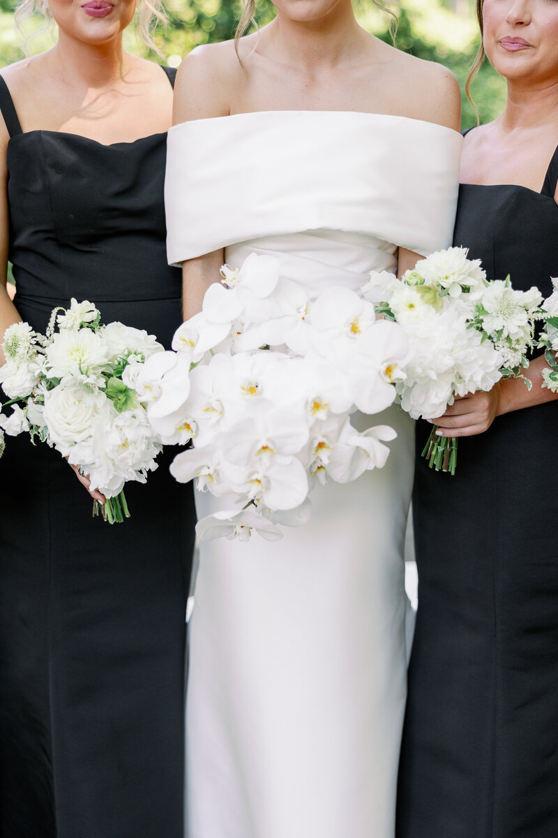 Getting ready wedding day photos in Birmingham Alabama with Maddie Moore Photography