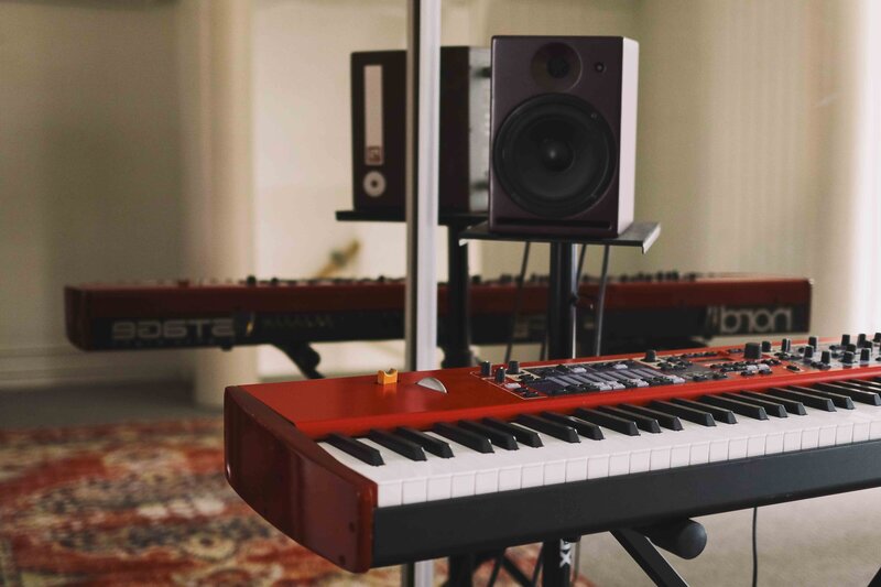 Earforce-Geluidsstudio-Amsterdam-Audio-Post-Voiceover-Geluidsproducties-muziek-podcast-webinar-studio-5-piano
