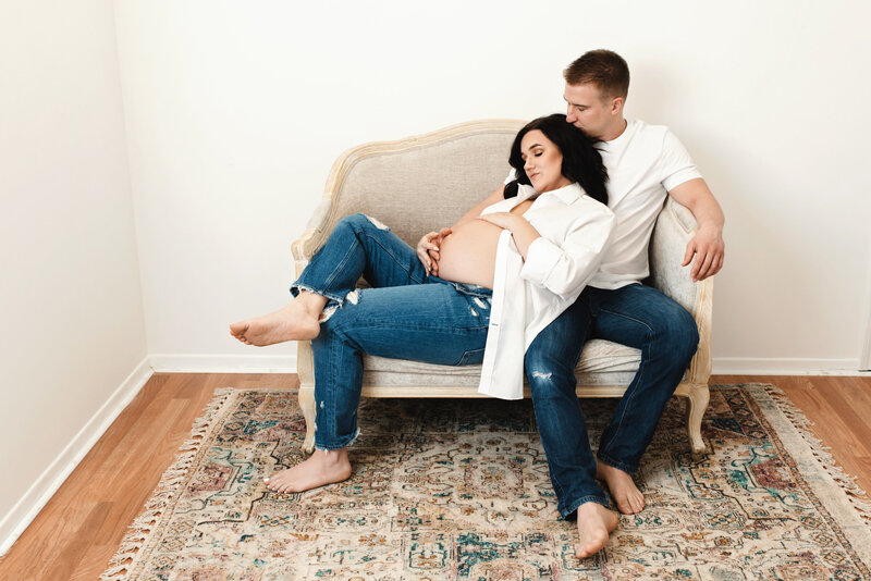 pregnant woman and dad lying on couch together | Maternity Photographer Pittsburgh