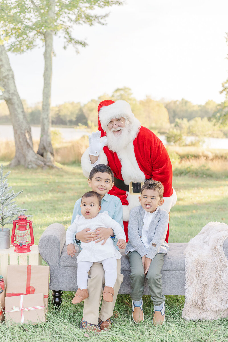 3 kids posing with Santa for photos during Northern Virginia Christmas mini session