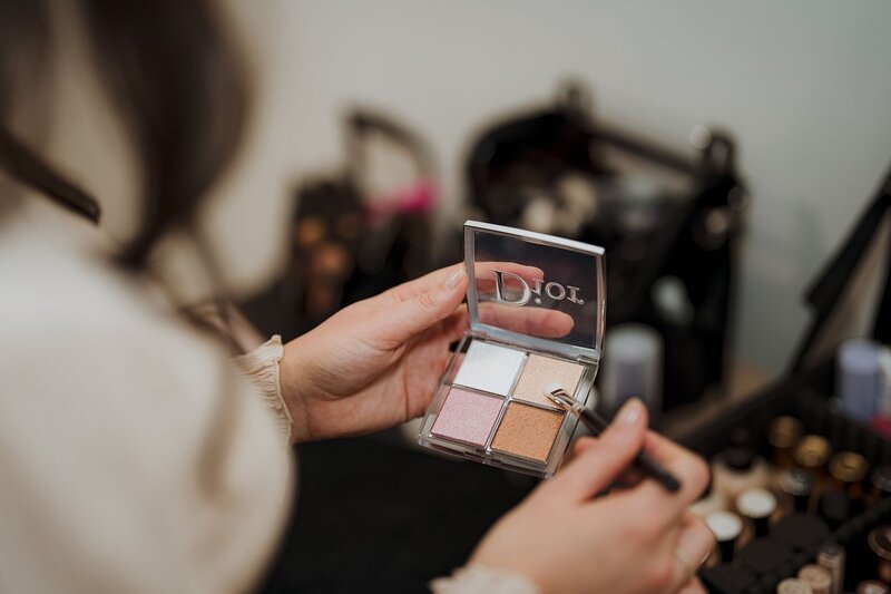 Makeup artist lesson in Queenstown or workshop for girls weekend, hens party activity or birthday fun