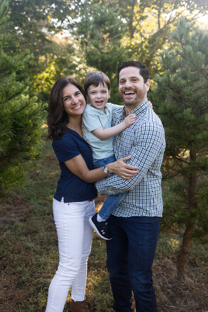 LightCreative_202310_JackieBen_RaleighChristmasTreeFarmPhotos_002
