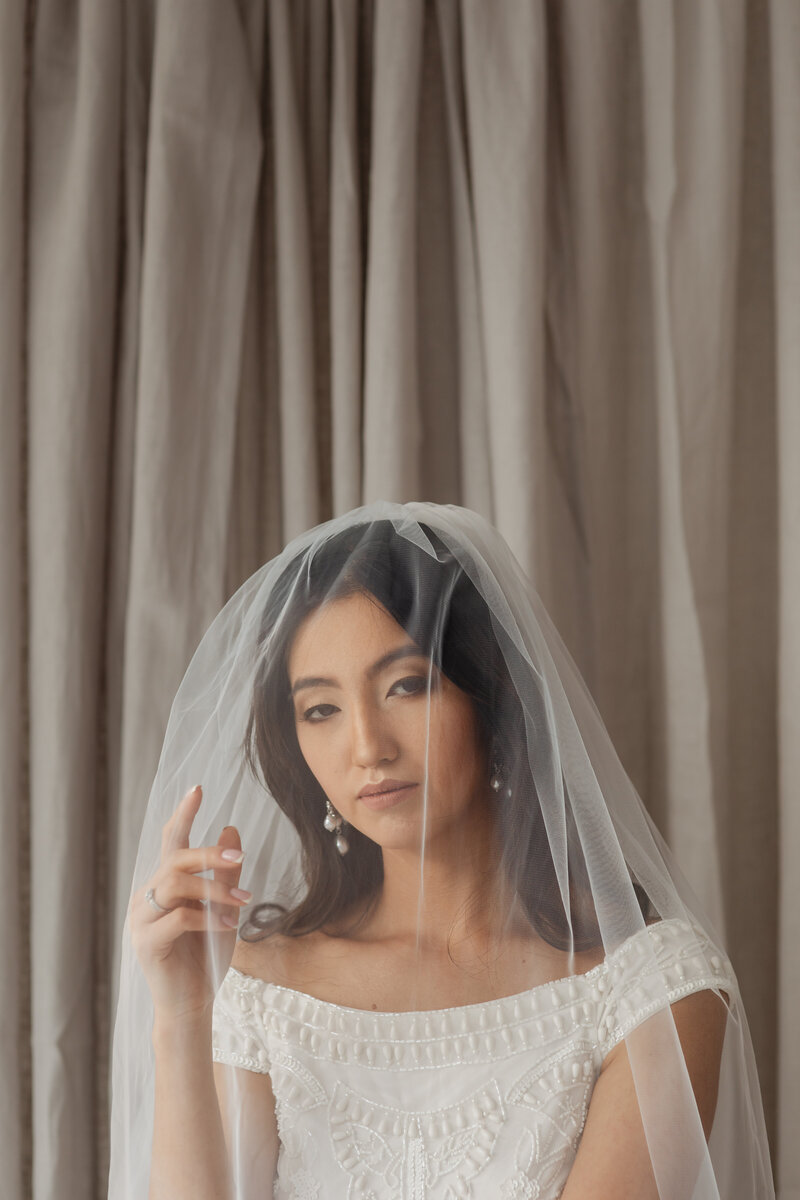 kaboompics_wedding-bride-earring-jewelry-portrait-veil-29762