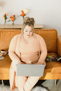 Cinthia-Onines-Boda-Bliss-Online-Business-Manager-03