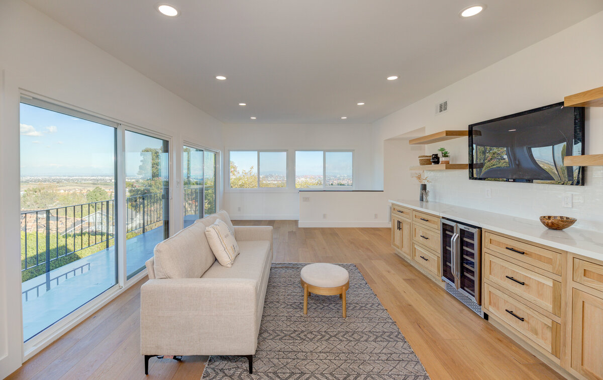 Entertainment area with city view