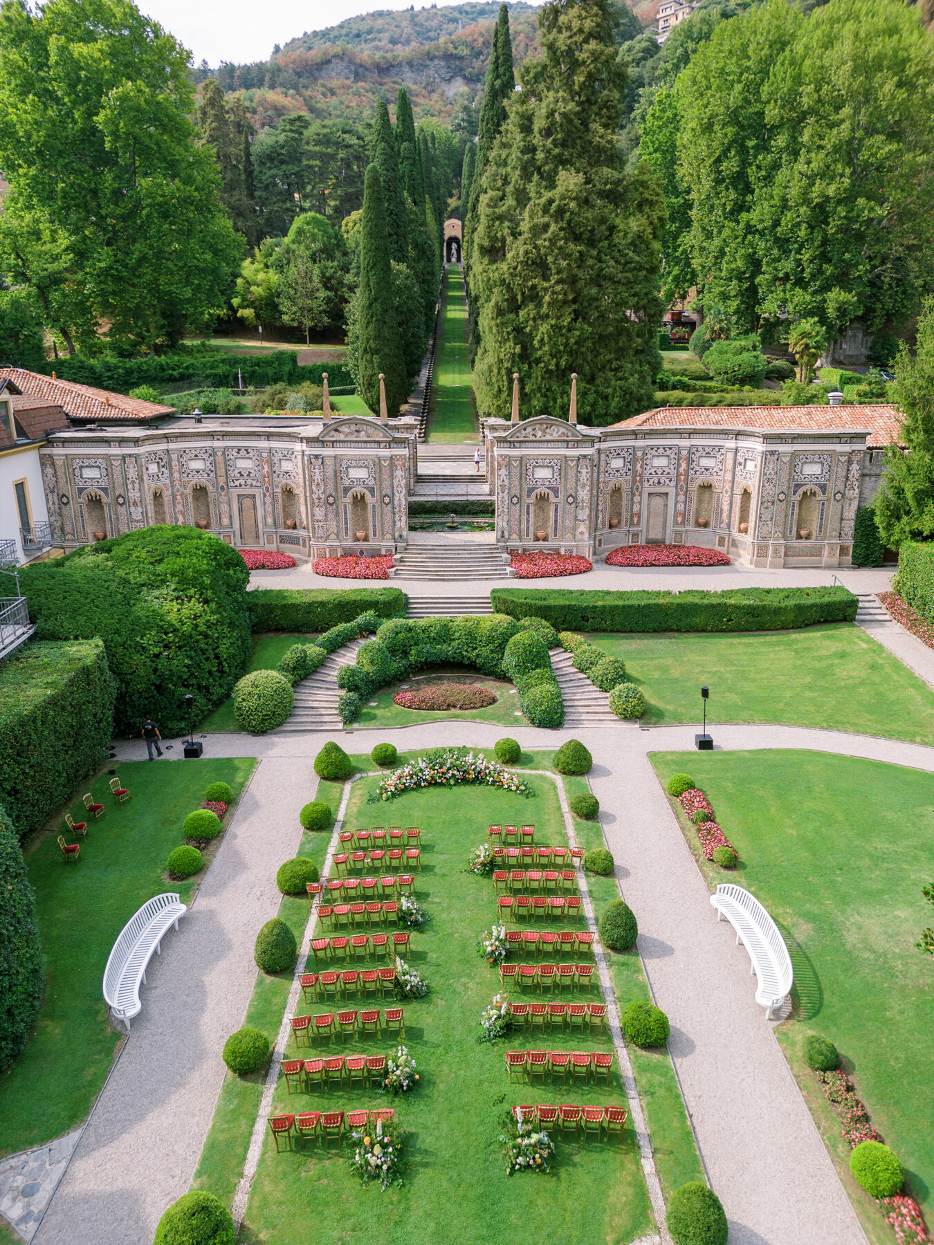 villa d'este lake como wedding ceremony setup
