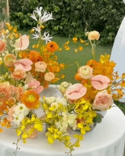 Tropical Hawaiian wedding flowers by Sunrise Blooms Kauai