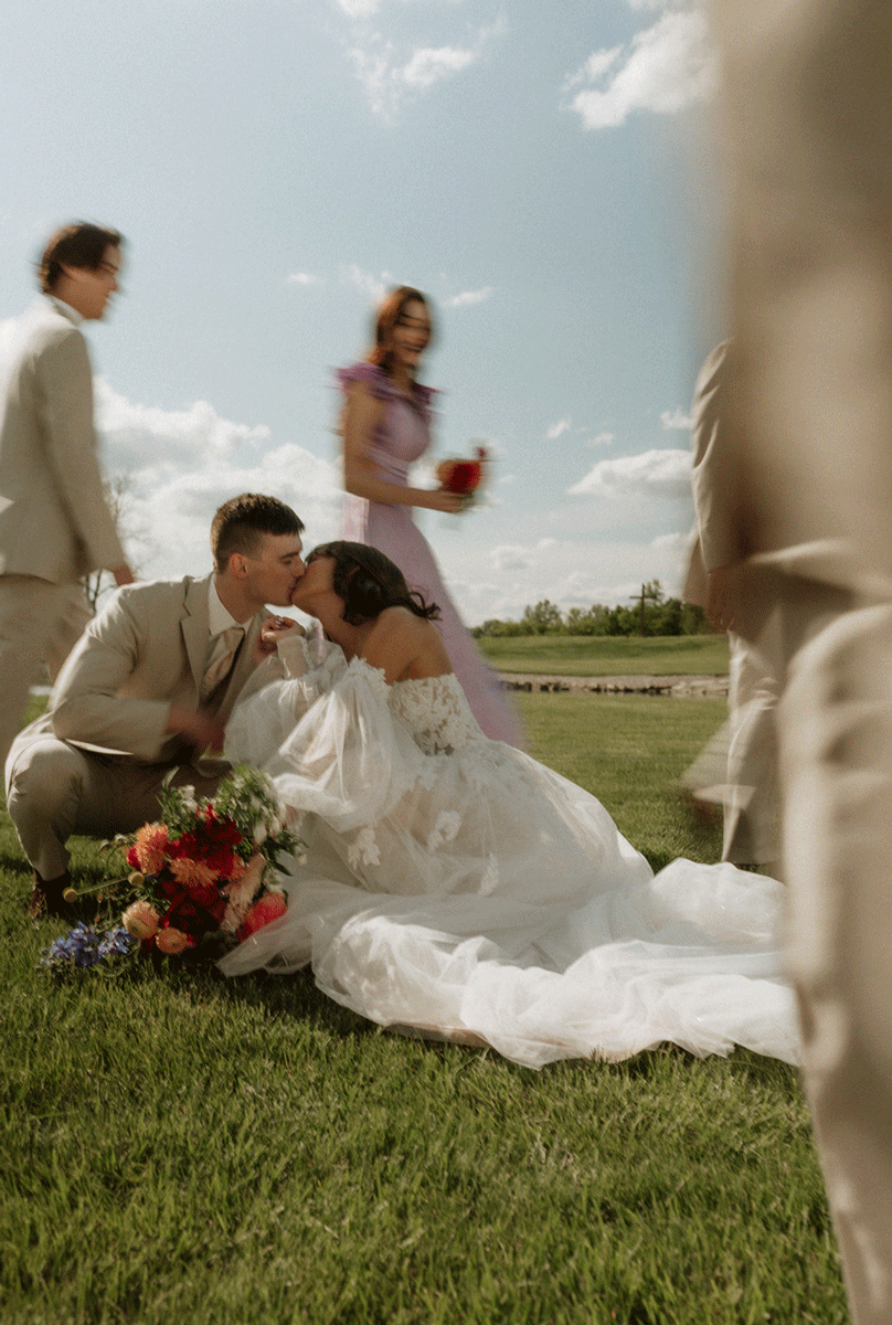 fort-wayne-indiana-wedding-photographer-the-paddock-bridal-party