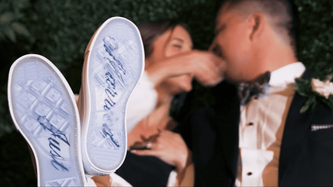 GIF of a couple kissing 