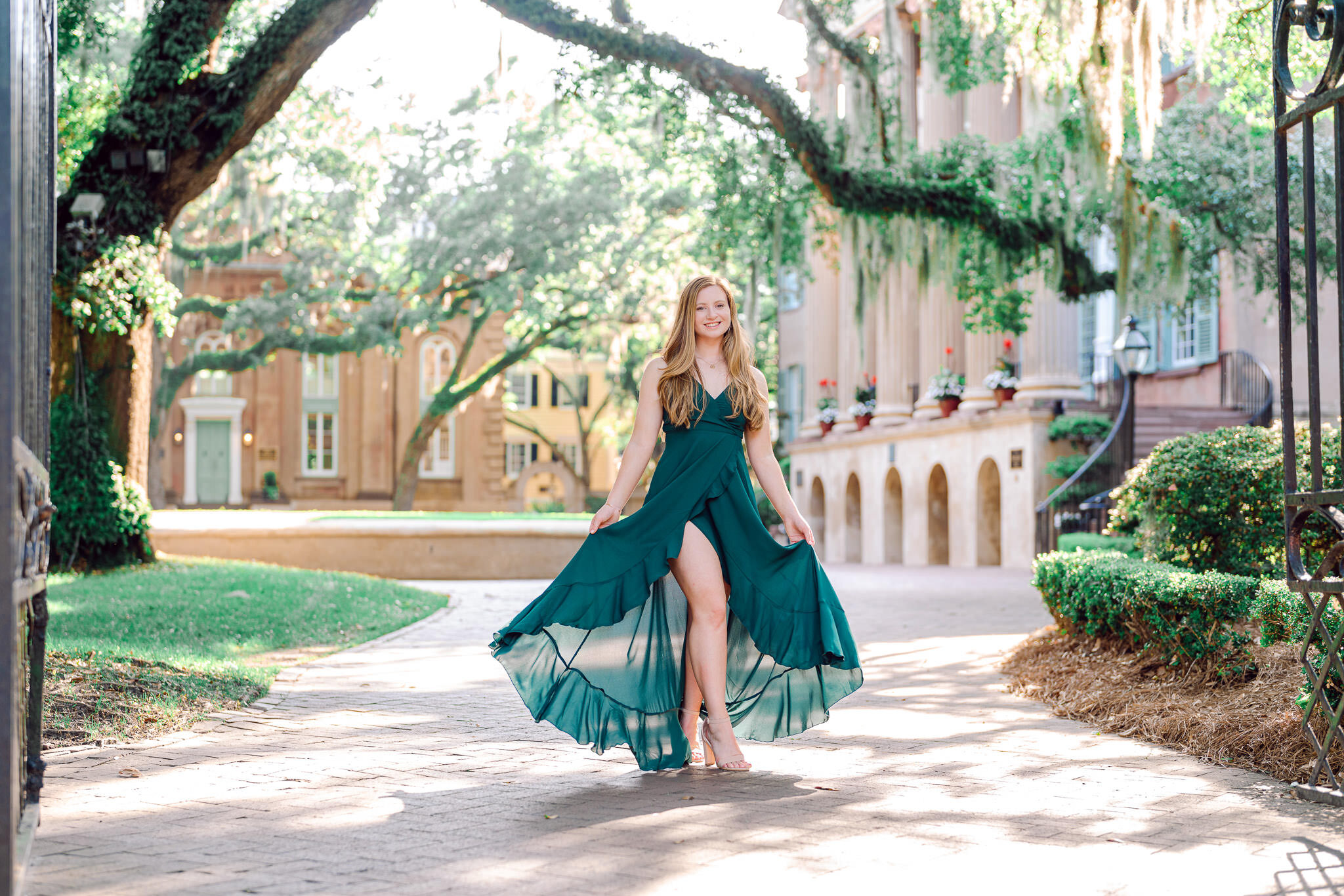 Charleston Senior Pictures at the Battery and Historic Streets