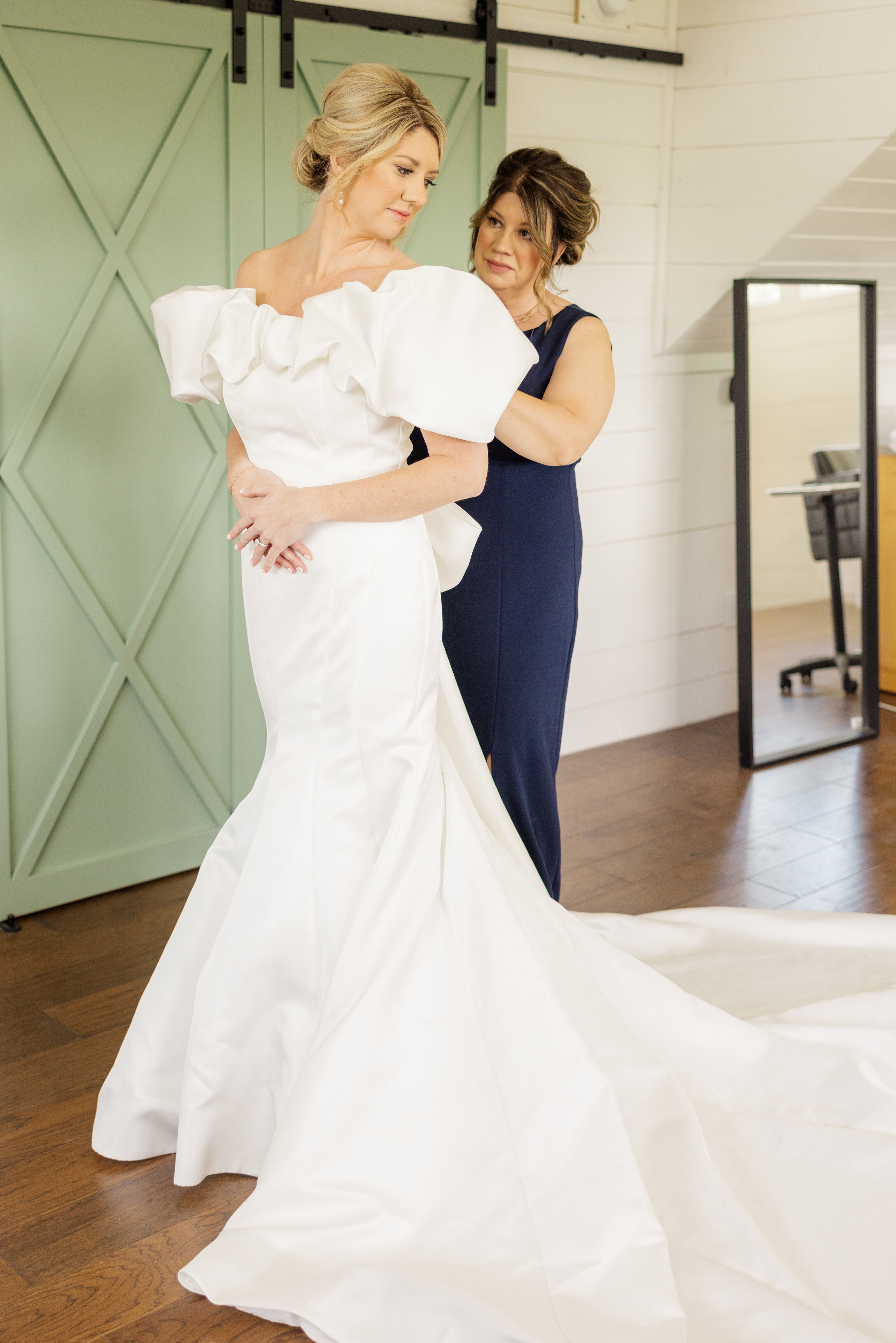 Tips for Stunning Bridal "Getting Ready" Photos full of Joy and authenticity