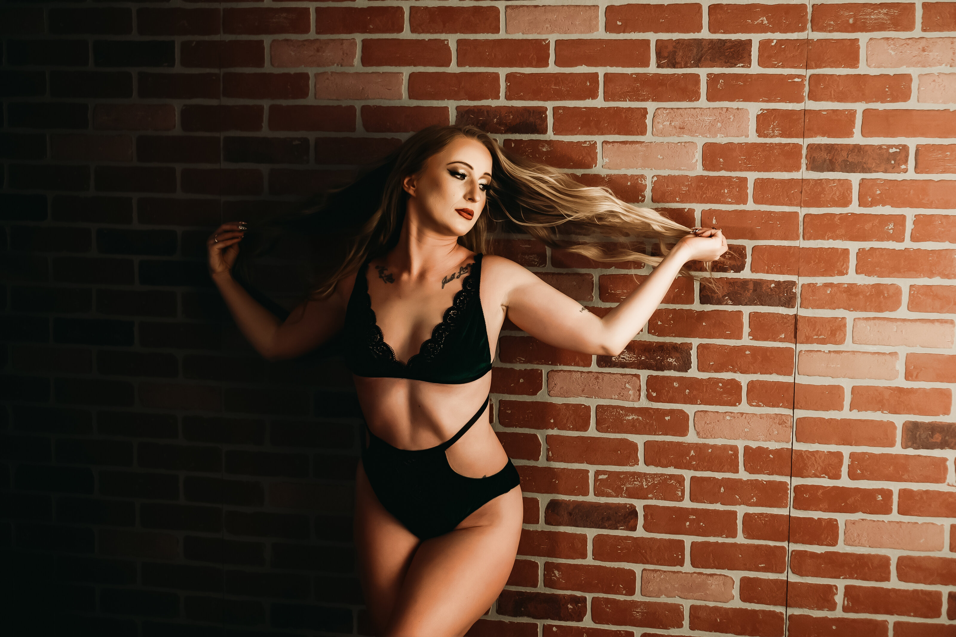 Mastering Natural Poses for Boudoir Photography | Rangefinder