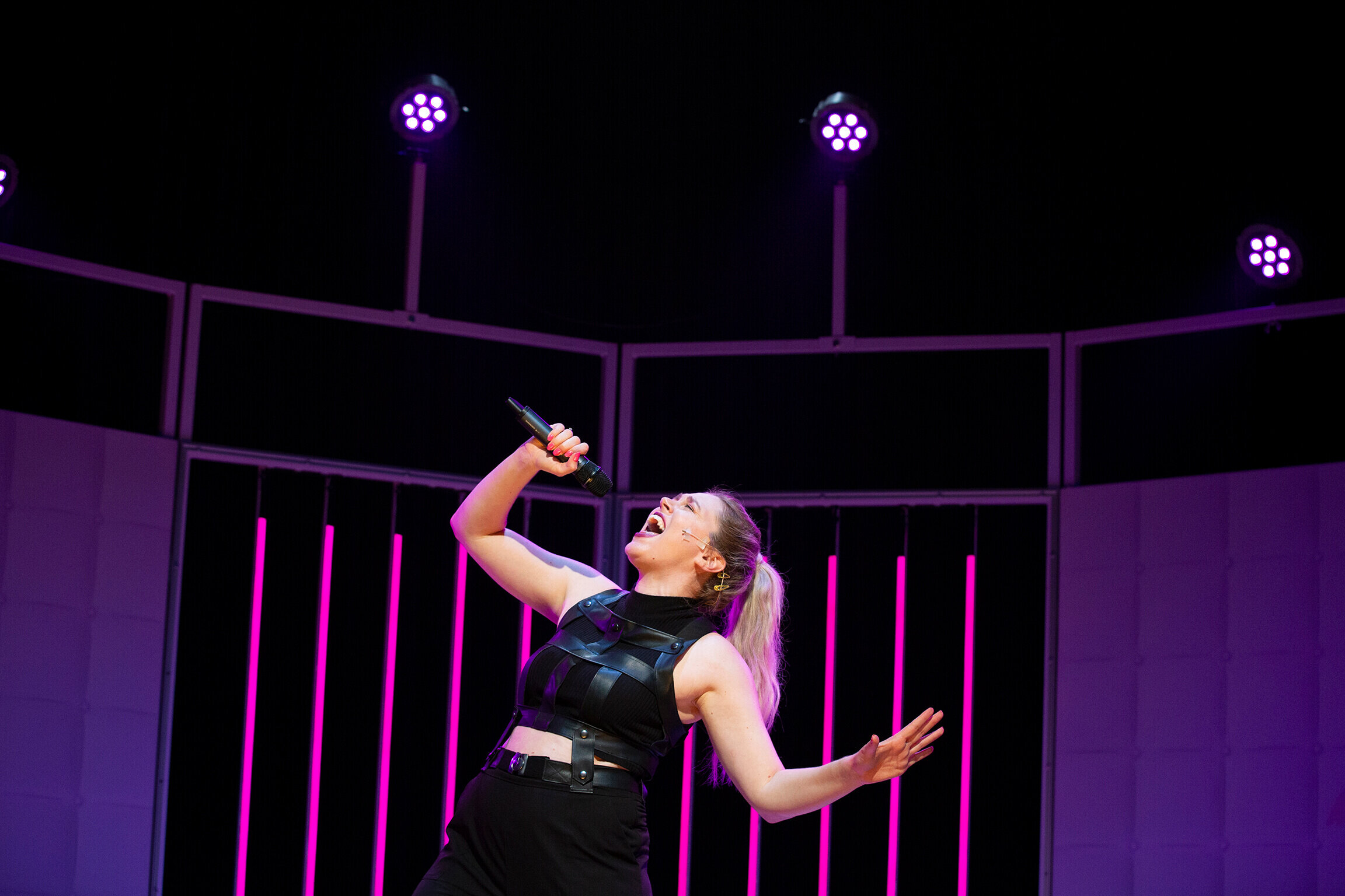 Lisa Loeb in Extase theater