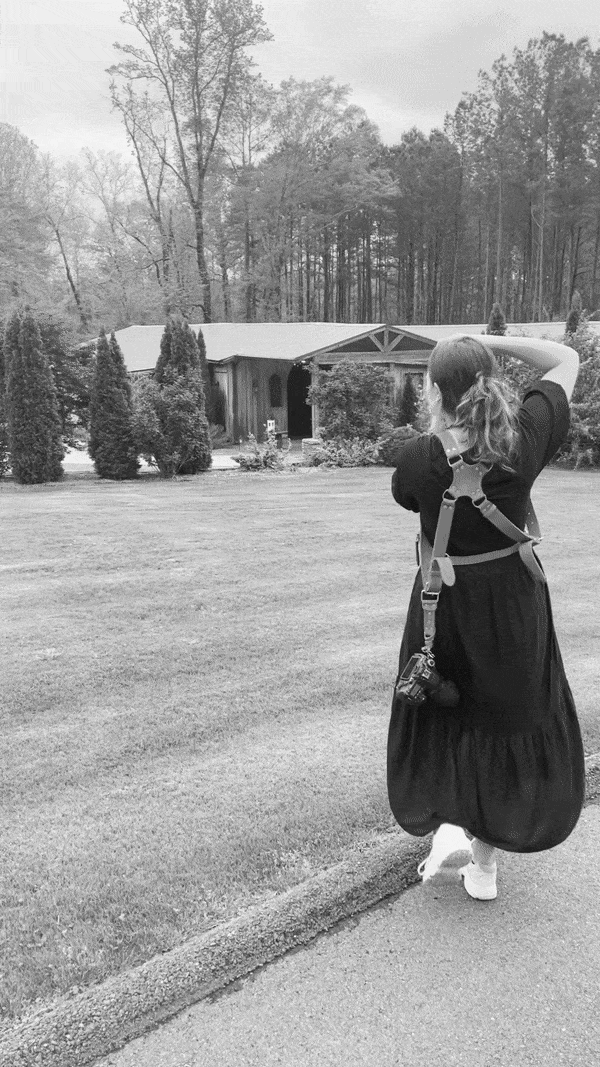 Atlanta-based wedding photographer Katie Debary captures love stories throughout Georgia and the Southeast.