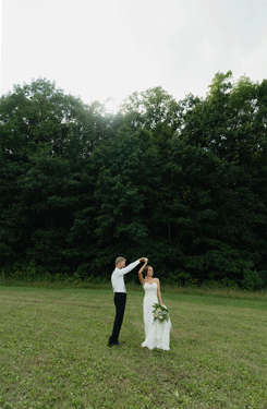 winter-wedding-first-look