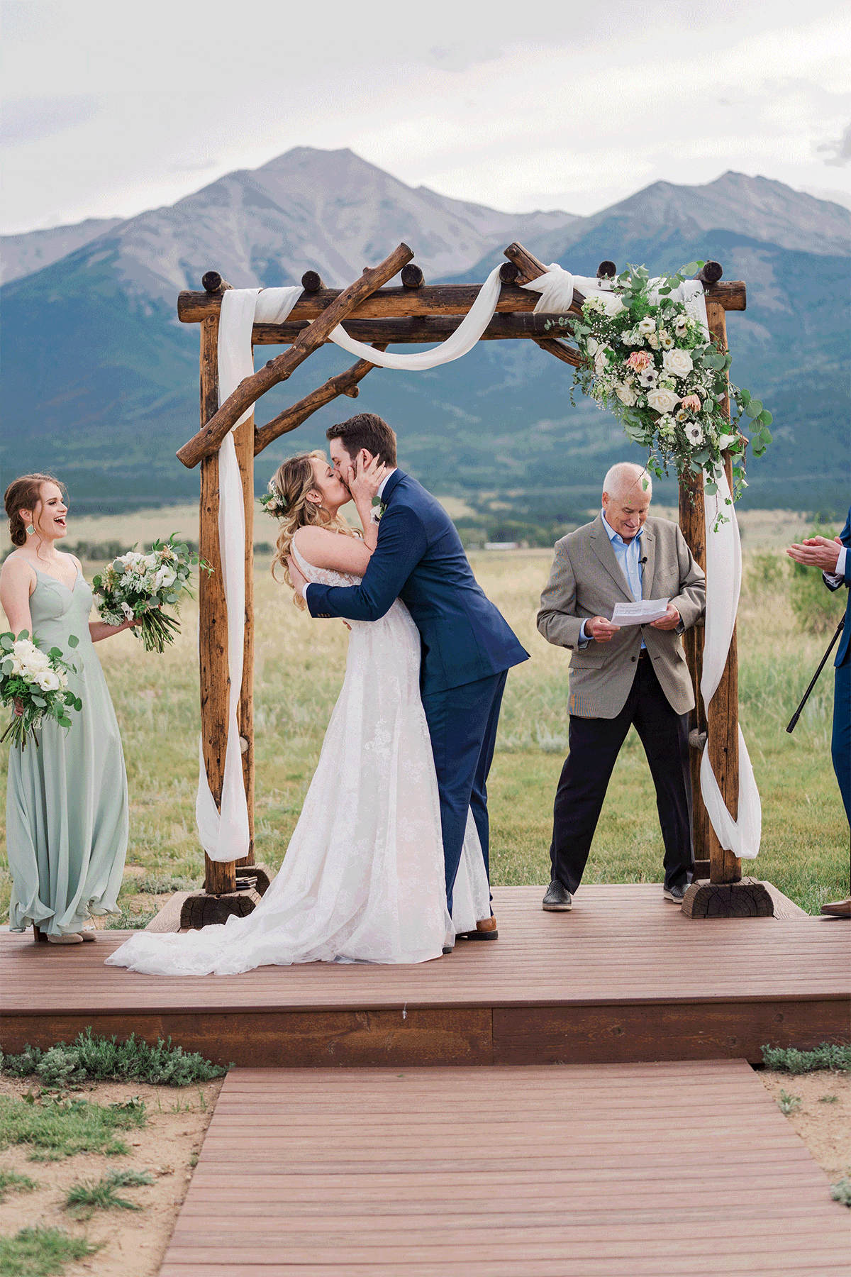 From breathtaking mountain views to intimate outdoor settings, trust Sam Immer Photography to capture your dream Colorado wedding with our expert eye for natural beauty and romantic storytelling.