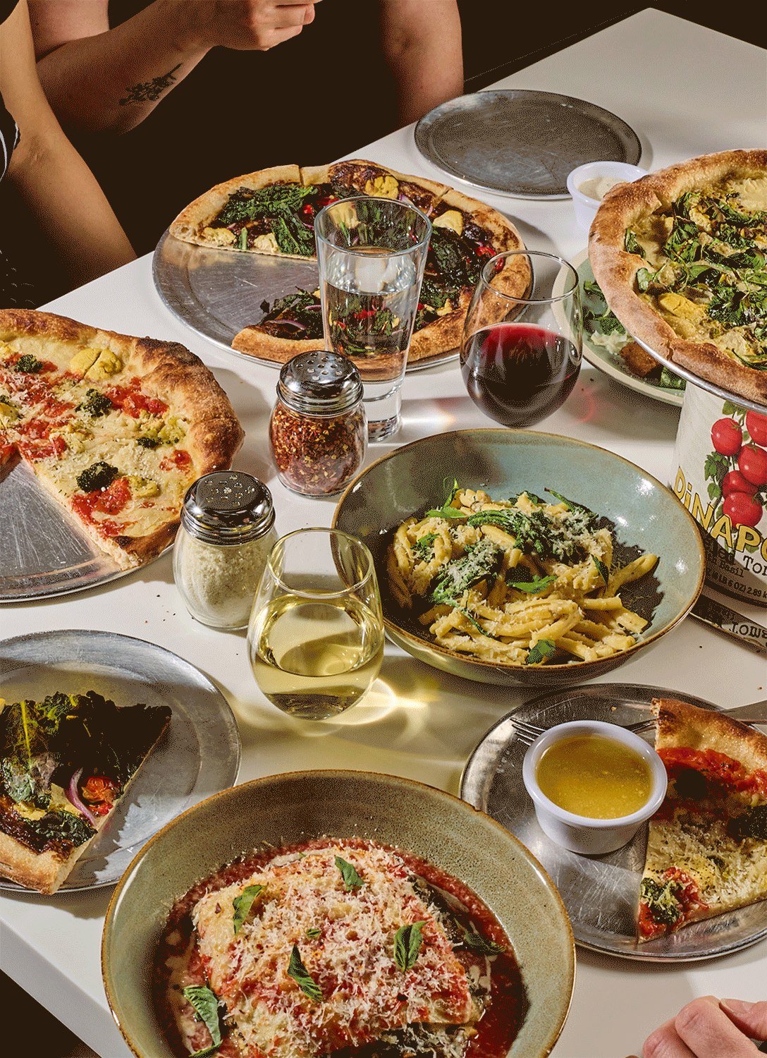 la-food-photographer-lindsay-kreighbaum-los-angeles-donna-jean-vegan-restaurant-photographer-pizza-pasta-lifestyle-14