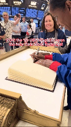 99ers NYSE Signing(2)