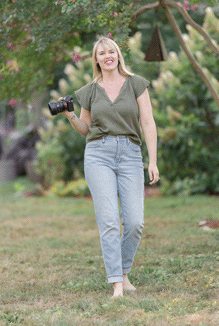 gif of NJ family photographer Courtney Landrum dancing with her camera