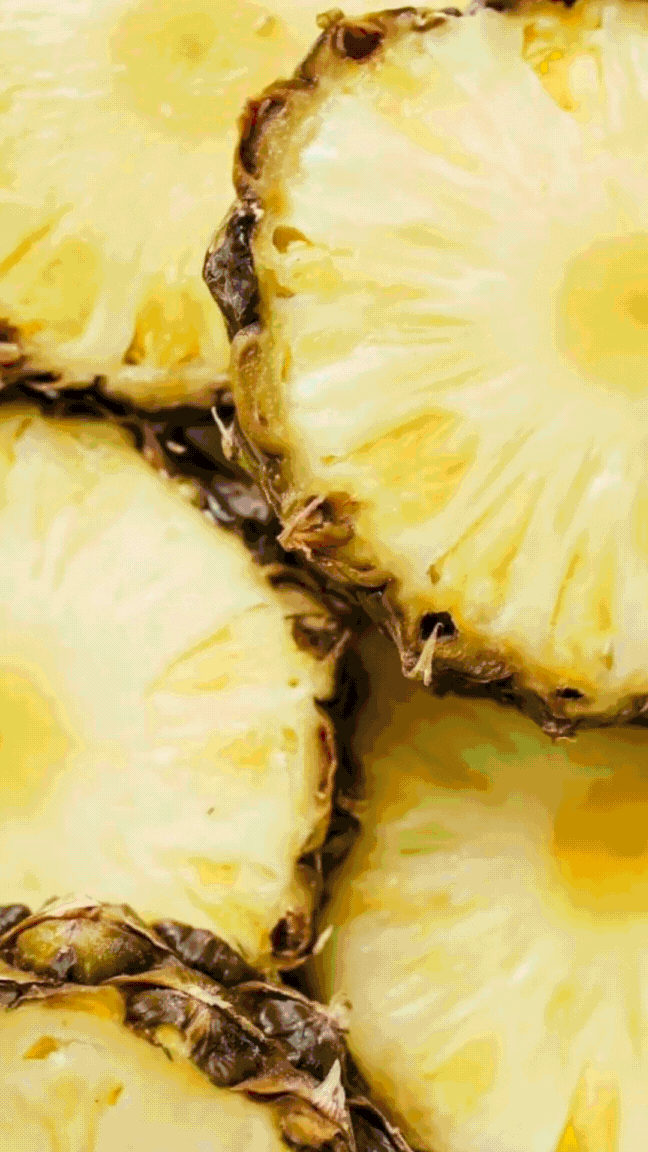 An ad animation for Dust Bowl Brewing's Tropical IPA that pictures the different fruit flavors falling from the top o the screen. 