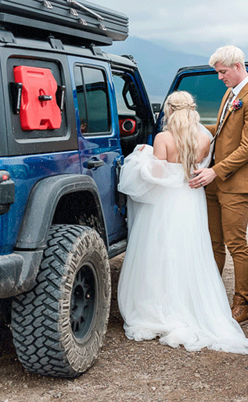 ideas-for-a-jeep-elopement-wedding-in-the-desert-5-Soul-and-Sky-Weddings