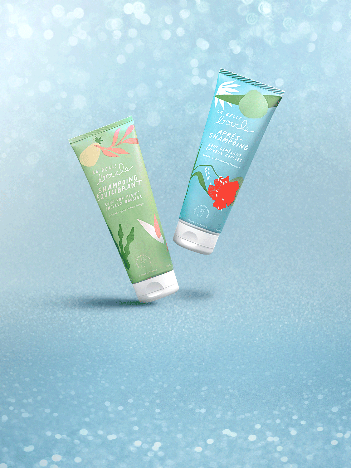 Photo publicitaire des produits La Belle Boucle sur fond bleu scintillant, réalisée par Studio Helloday.