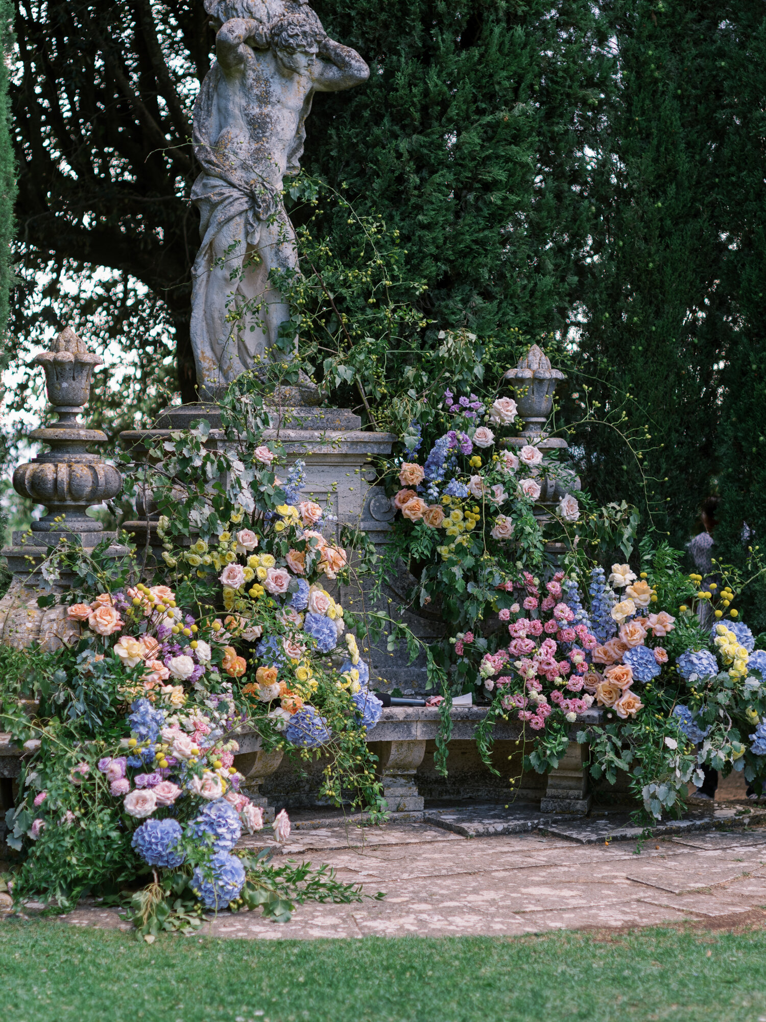 floral arrangement in tuscany for a wedding