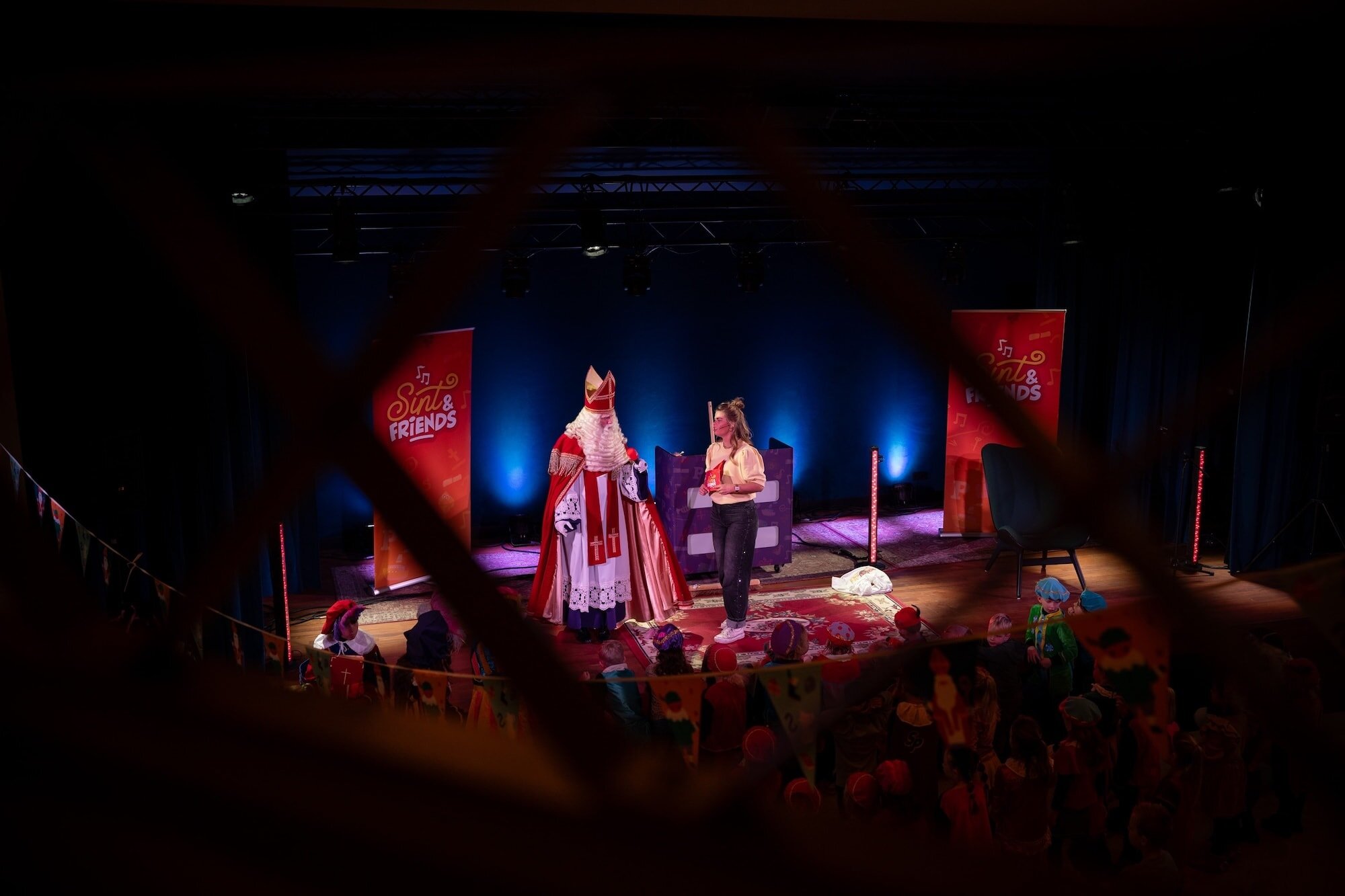 Podium met aanvullend licht en geluid