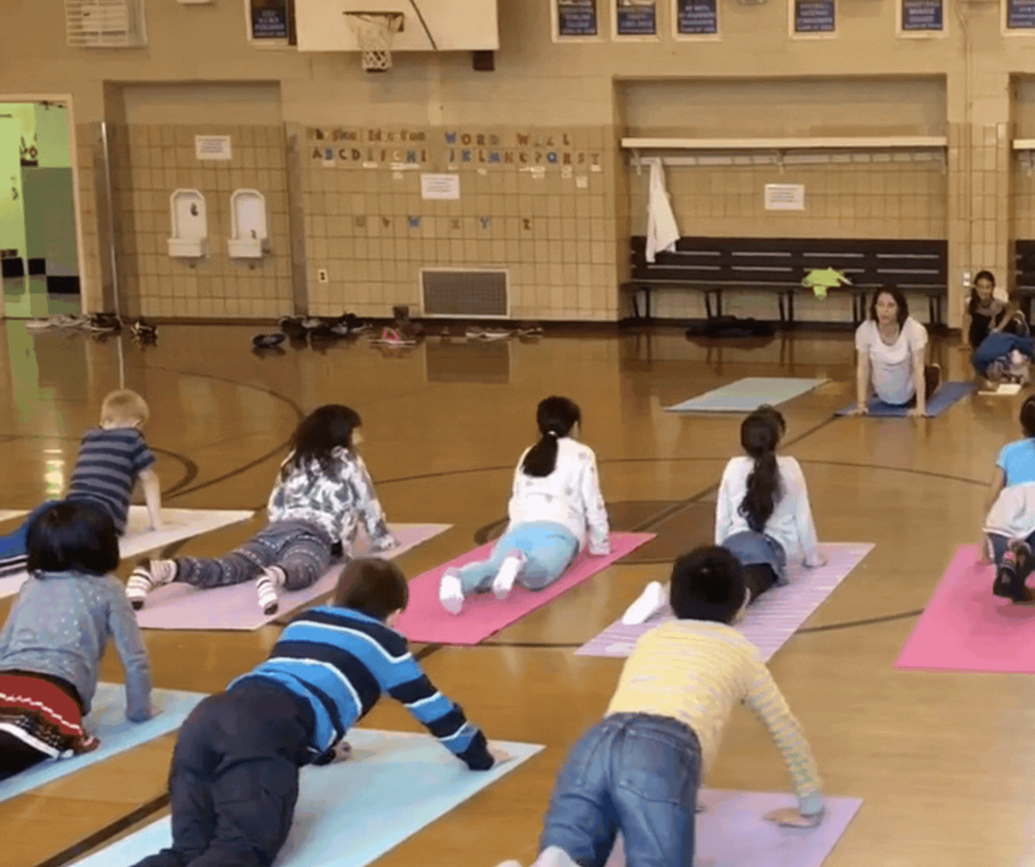 Teaching children yoga and mindfulness in school
