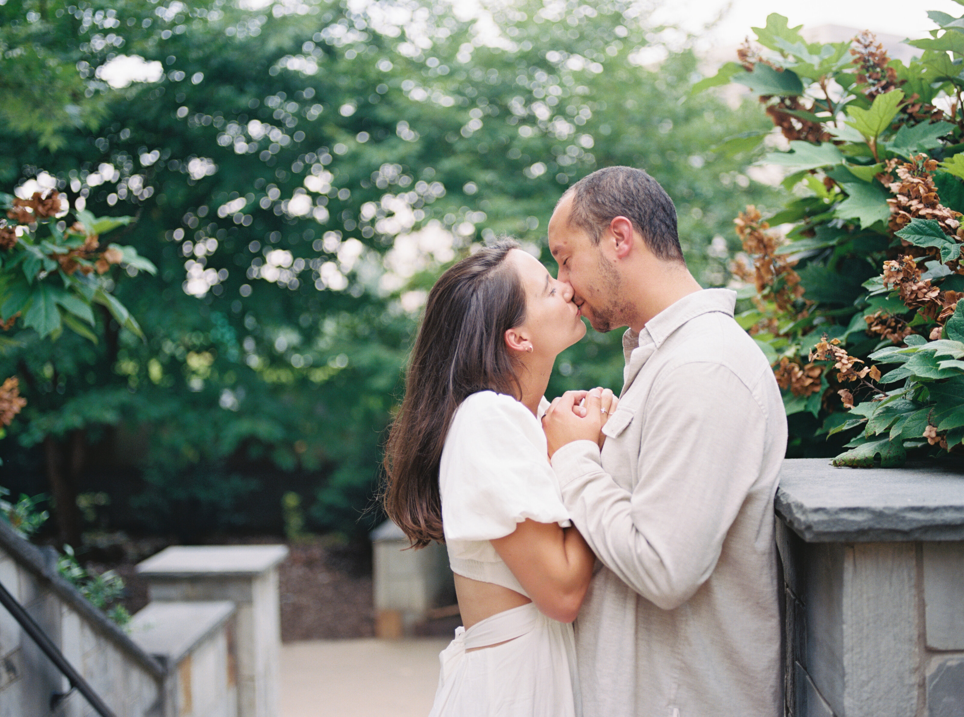 Engagement Photo Poses: Creative Photo Poses Examples