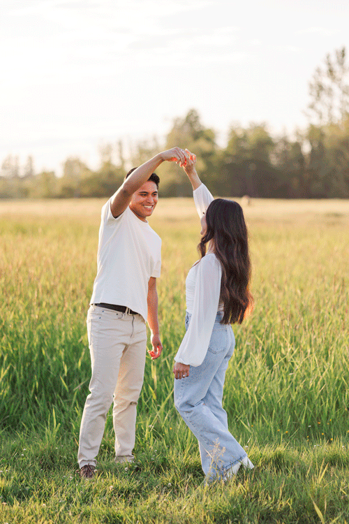 Elk-Fields-Northbend-WA-Engagement-Photos3--2